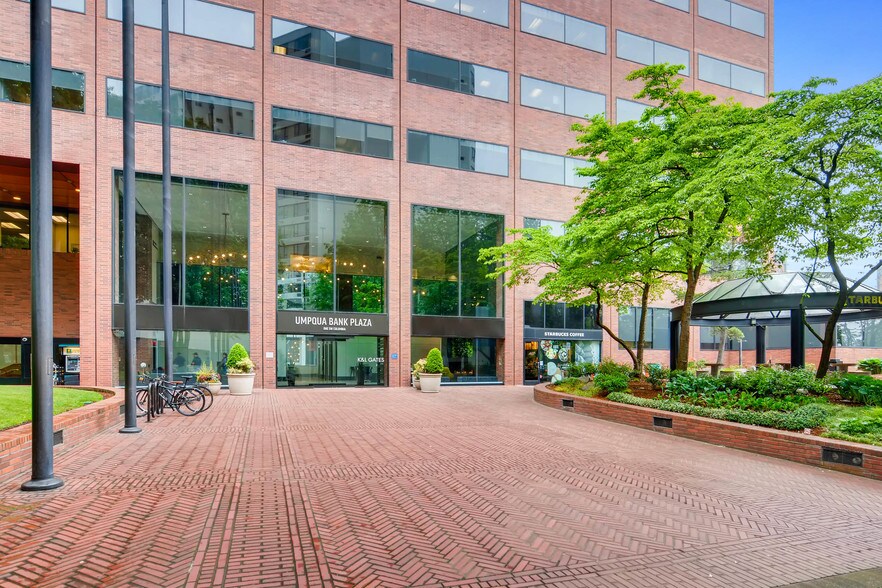 More Photos Of 1 SW Columbia St, Portland Office For Sale
