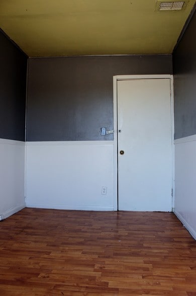 More Photos Of 932 S Broadway St, La Porte Storefront Retail Office For Sale