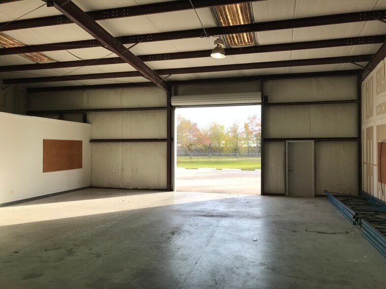 More Photos Of 17704 French Rd, Houston Industrial For Lease