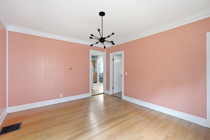 More Photos Of 6240 N Avondale Ave, Chicago Specialty For Sale