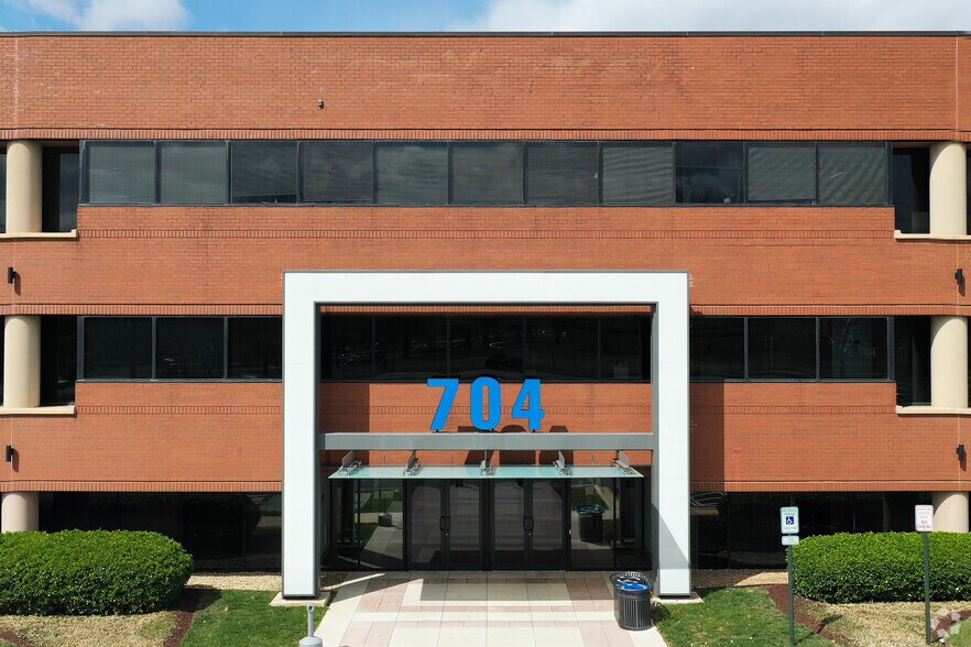 More Photos Of 704 Quince Orchard Rd, Gaithersburg Research And Development For Lease