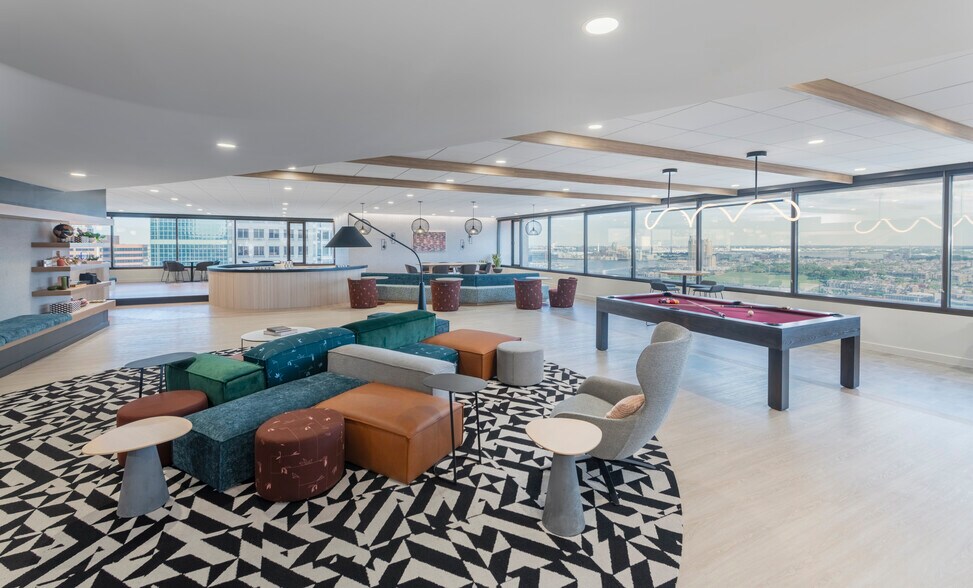 More Photos Of 100 Light St, Baltimore Office For Lease