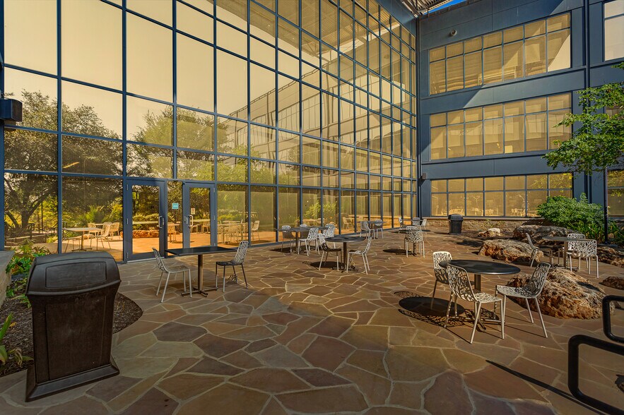 More Photos Of 9903 Westover Pl, San Antonio Office For Lease