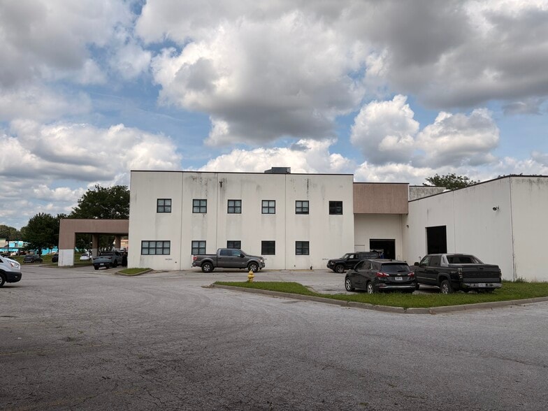 More Photos Of 8819 E 350 Hwy, Raytown Auto Dealership For Sale