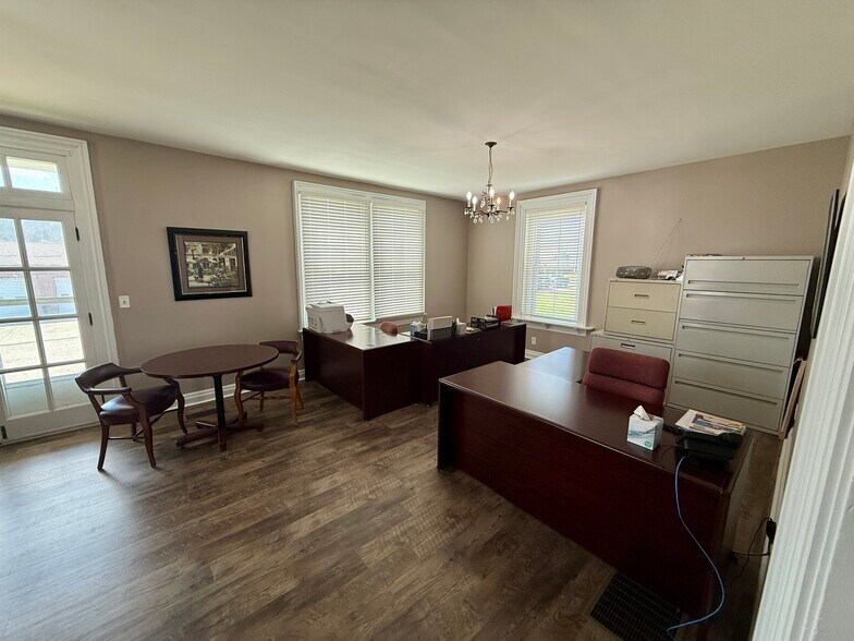 More Photos Of 403 George St, Aurora Office For Sale