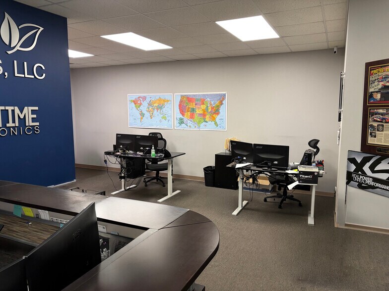 More Photos Of 2847 John Deere Dr, Knoxville Light Distribution For Lease