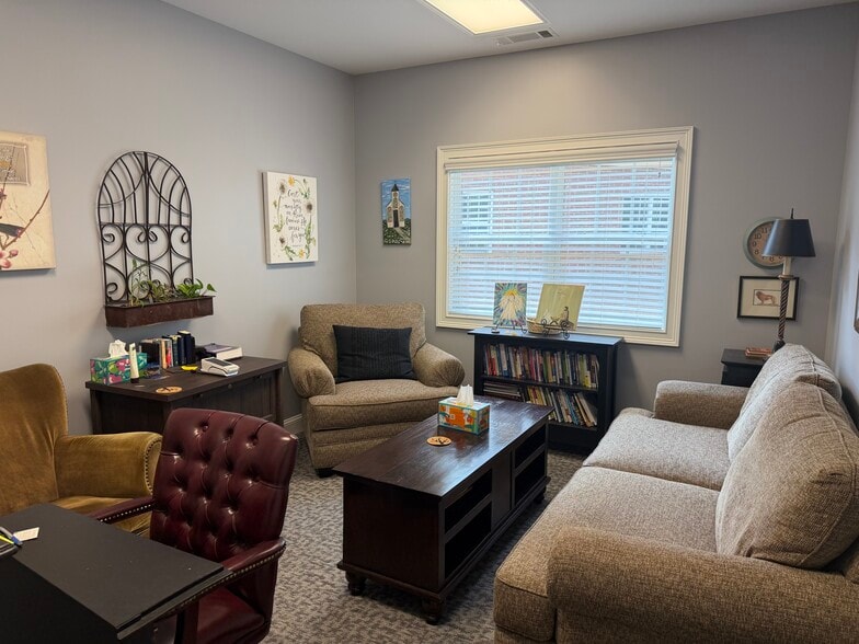 More Photos Of 3237 S Cherokee Ln, Woodstock Office For Sale