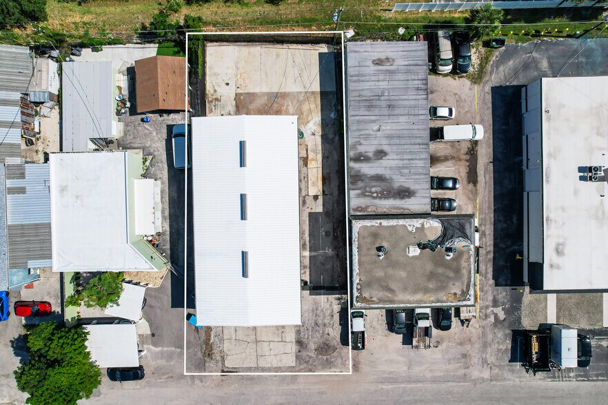 More Photos Of 1911 Dana Dr, Fort Myers Warehouse For Sale