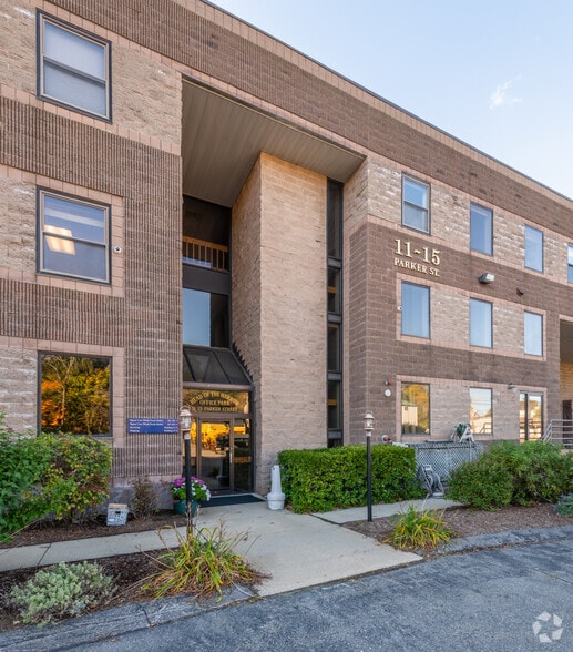 More Photos Of 11-15 Parker St, Gloucester Light Manufacturing For Lease