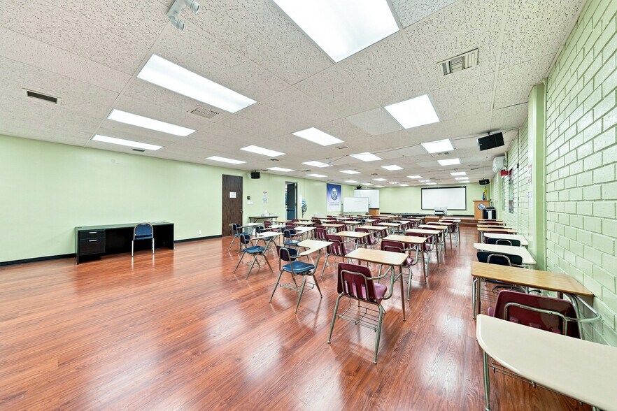 More Photos Of 2333 Beverly Blvd, Los Angeles Office For Lease