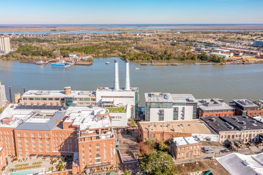 More Photos Of 313 W River St, Savannah Freestanding For Lease