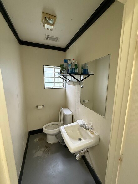 More Photos Of 2501 Interstate 45 N, Conroe Office For Lease