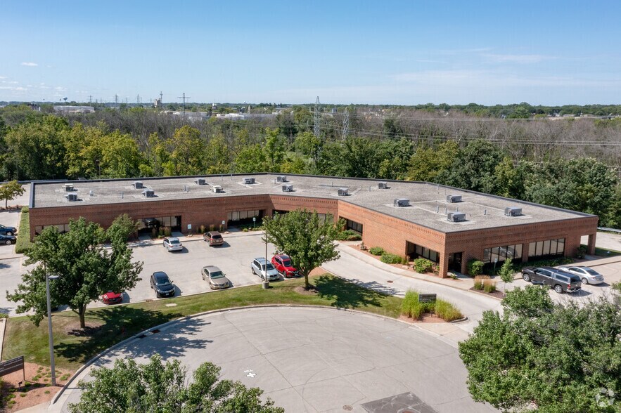 More Photos Of 5300 N 118th Ct, Milwaukee Office For Sale