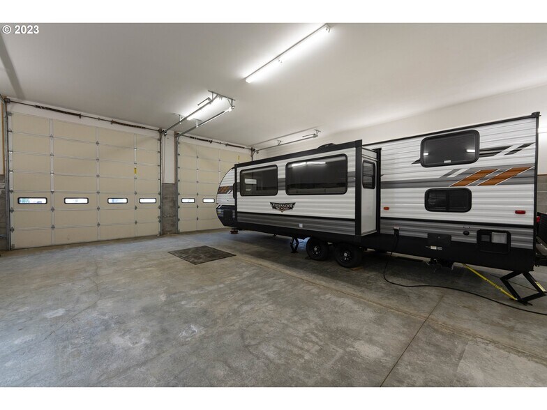 More Photos Of 94755 Quiet Valley Ln, Myrtle Point Warehouse For Lease