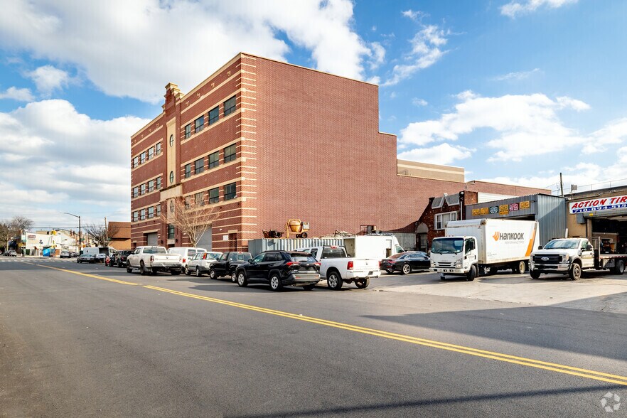 More Photos Of 58-86 Grand Ave, Maspeth Warehouse For Lease
