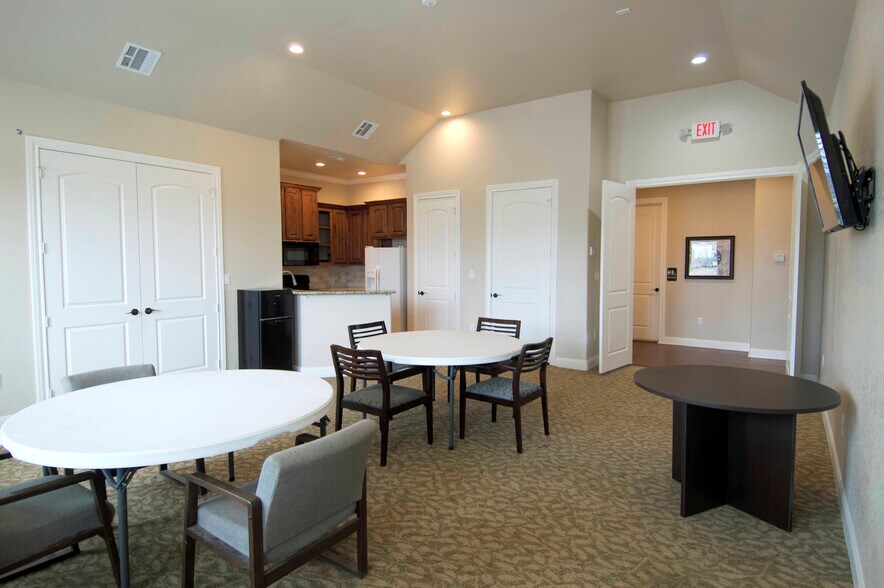 More Photos Of 1150 Bromberg St, Mineola Office For Lease