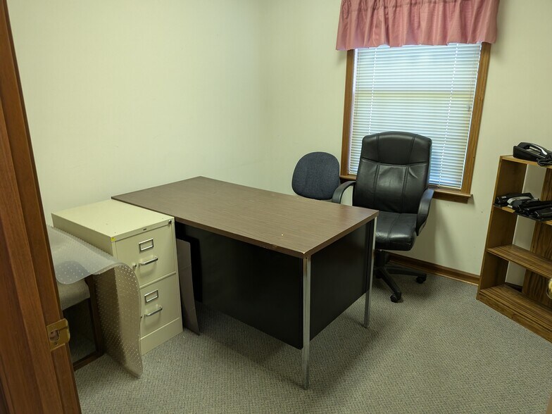More Photos Of 380 Browns Ln, Coshocton Office For Lease