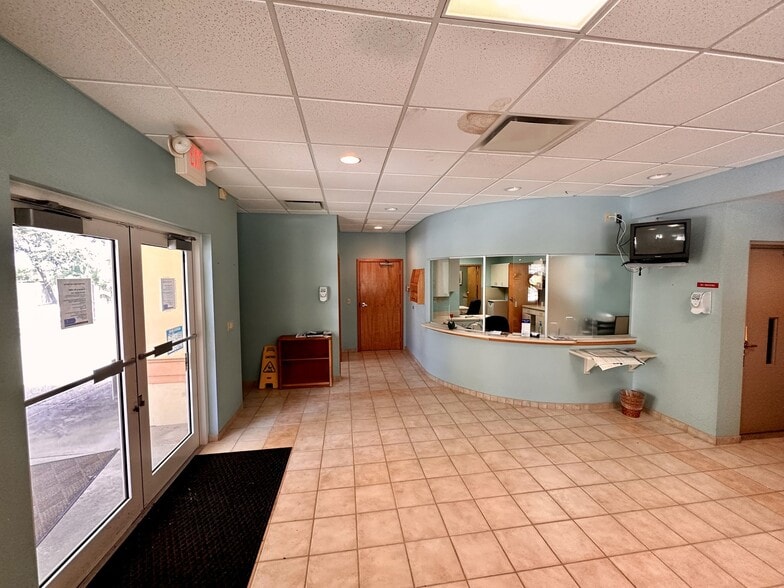 More Photos Of 614 Peninsula Dr, Daytona Beach Medical For Sale