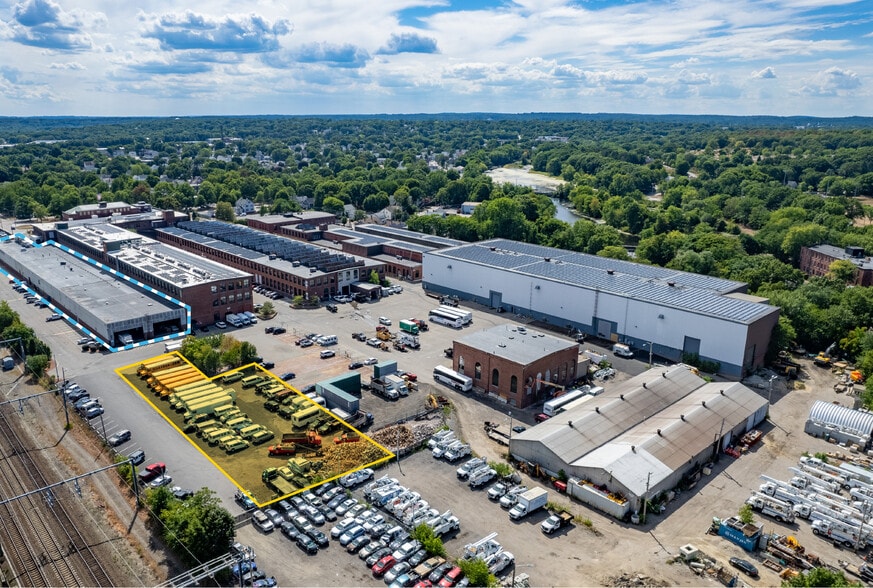 More Photos Of 1 Westinghouse Plz, Hyde Park Service For Lease