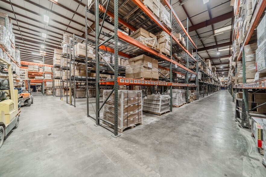 More Photos Of 129 Dupree St, Charlotte Distribution For Sale