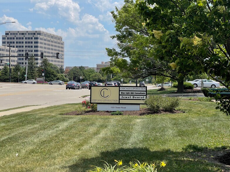 More Photos Of 1321 Tower Rd, Schaumburg Medical For Lease