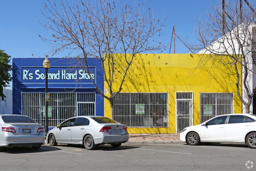 More Photos Of 911-913 Main St, Delano Storefront For Lease
