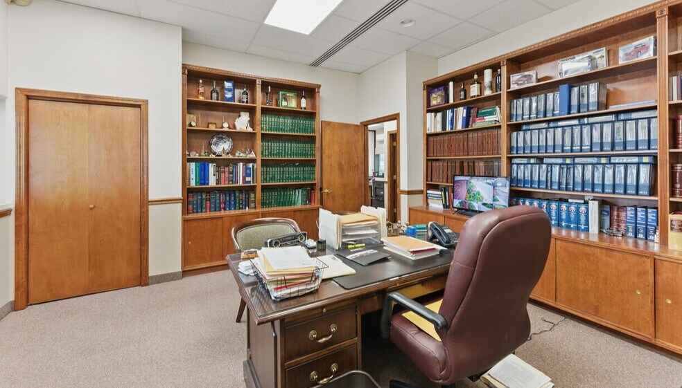 More Photos Of 119 Winsor St, Ludlow Office For Sale