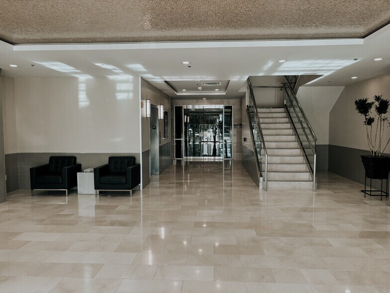 More Photos Of 1505 E Winding Way Dr, Friendswood Medical For Lease