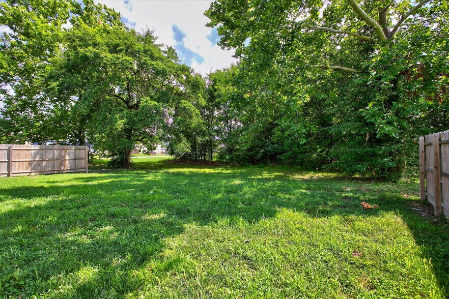 More Photos Of 102 Industrial Blvd, Toano Office For Sale