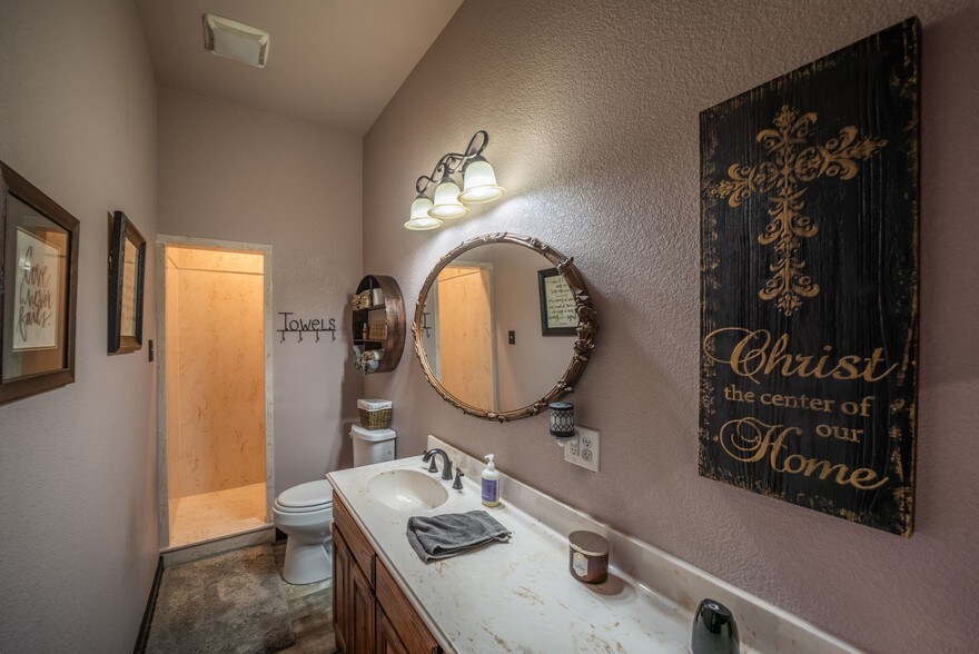 More Photos Of 75 N Waco St, Hillsboro General Retail For Lease