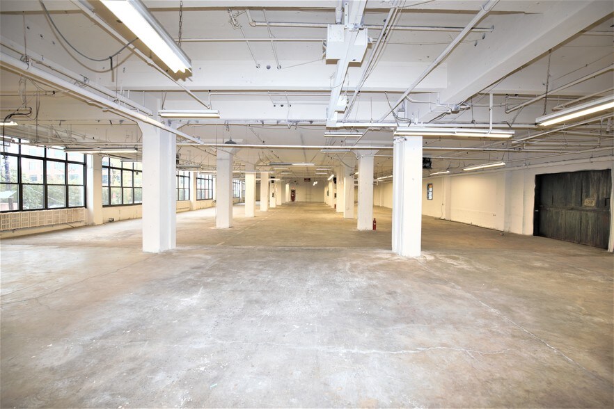 More Photos Of 545 N Arlington Ave, Bloomfield Manufacturing For Lease
