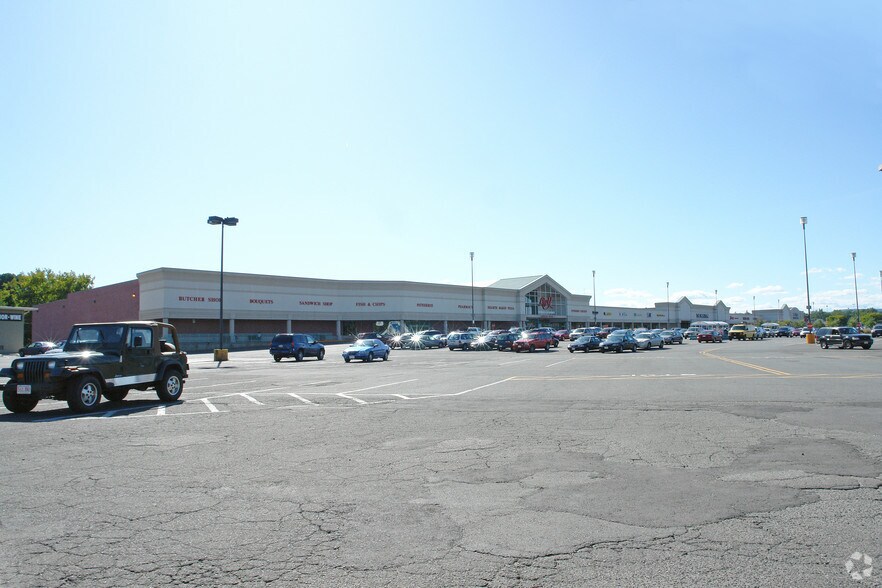 More Photos Of 415-475 E Main St, Westfield Unknown For Lease