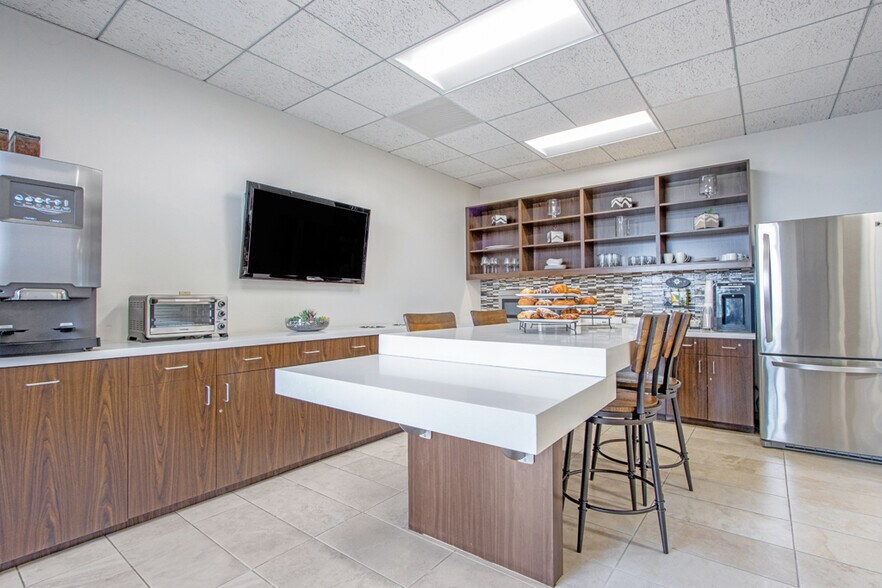 More Photos Of 23 Corporate Plaza Dr, Newport Beach Coworking Space