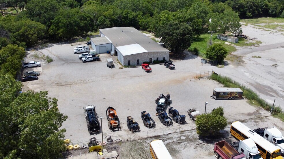 More Photos Of 621 Industrial dr, Ardmore Industrial For Lease