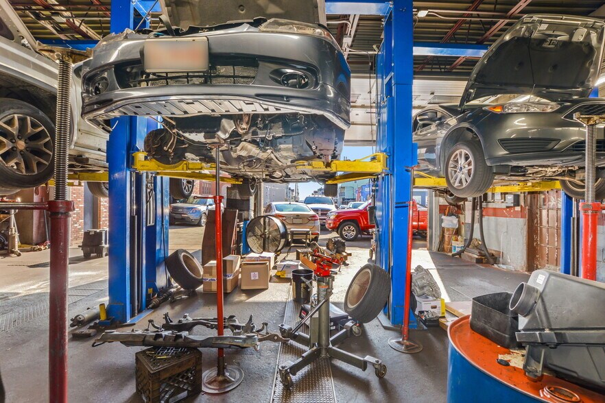 More Photos Of 347 Dartmouth St, New Bedford Auto Repair For Sale