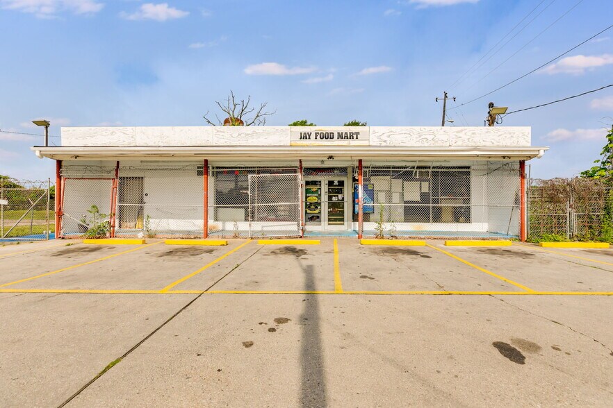 Primary Photo Of 1155 SW Sylvan Rd, Atlanta Convenience Store For Lease