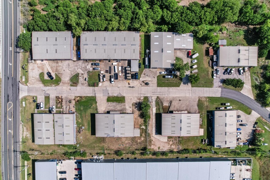 More Photos Of 2457 Interstate Park Dr, Buda Unknown For Lease