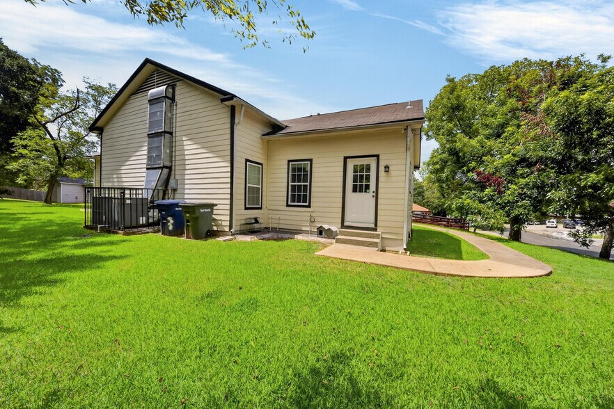 More Photos Of 1309 15th St, Huntsville Storefront Retail Residential For Sale