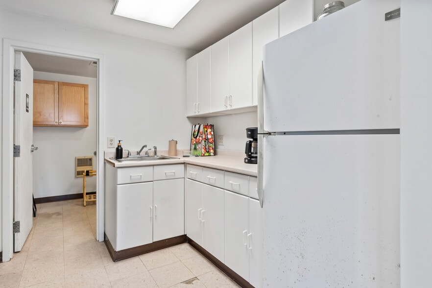 More Photos Of 105 E Cornwell Ln, Purcellville Warehouse For Sale