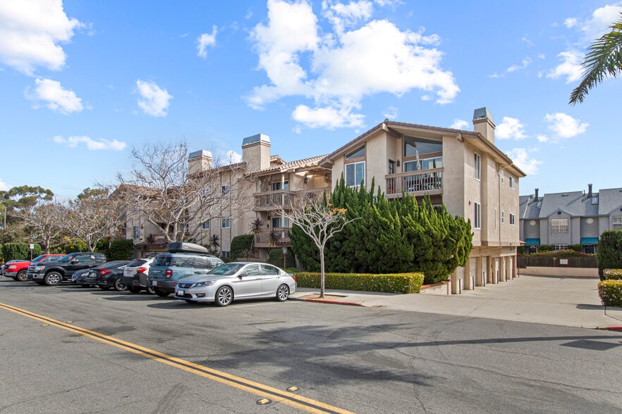 More Photos Of 4069 Goldfinch St, San Diego Apartments For Sale