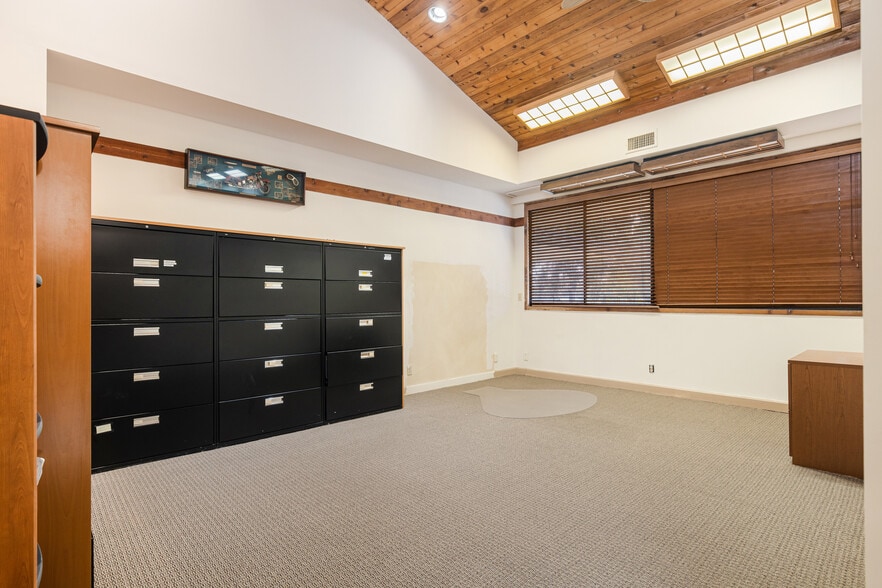 More Photos Of 5499 N Federal Hwy, Boca Raton Office For Sale