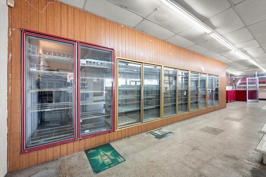 More Photos Of 20 E 9th St, Jacksonville Freestanding For Lease