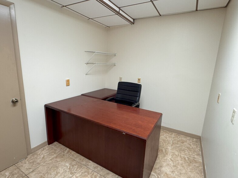 More Photos Of 5050 Gulf Blvd, Saint Petersburg Storefront For Lease