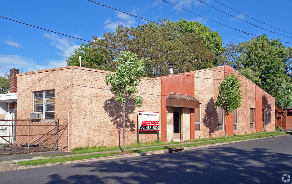 More Photos Of 425 Paterson Ave, East Rutherford Light Distribution For Sale