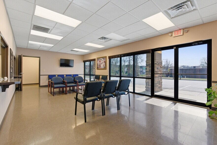 More Photos Of 142 Hampton Ct, Commerce Rehabilitation Center For Sale