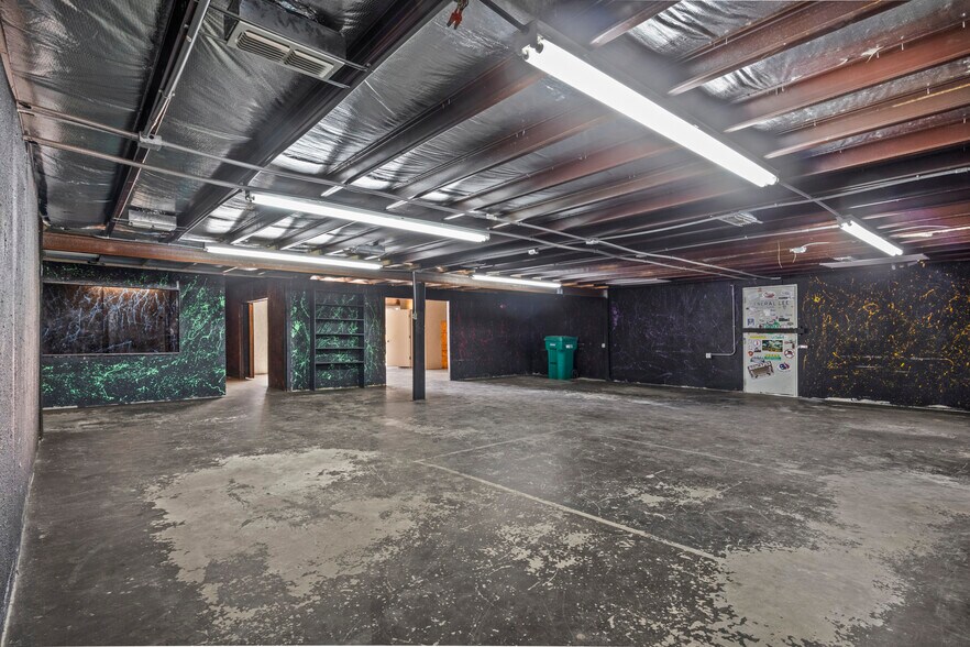 More Photos Of 802 E Main St, Omaha Flex For Sale