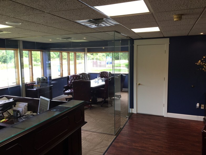 More Photos Of 1676 Viewpond Dr SE, Grand Rapids Office For Lease