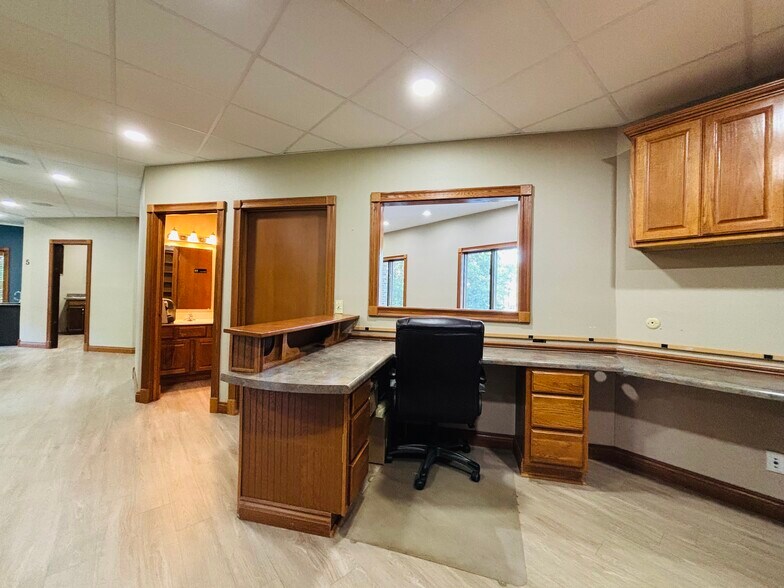 More Photos Of 1629 Harding Blvd, Cotter Medical For Sale