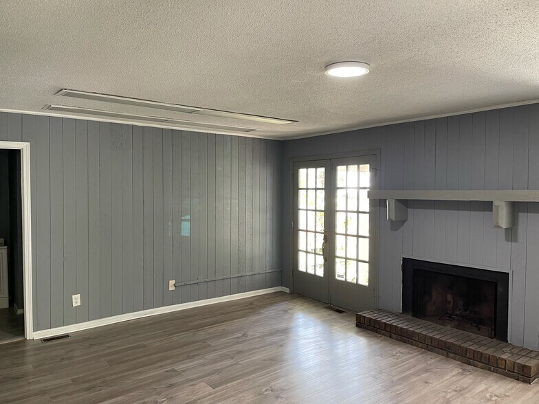 More Photos Of 601 St Patrick Cir, Birmingham Office Residential For Lease