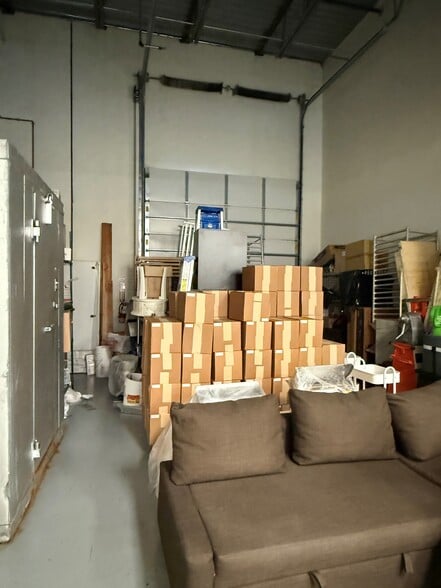 More Photos Of 14000-14046 NW 82nd Ave, Miami Lakes Light Distribution For Lease